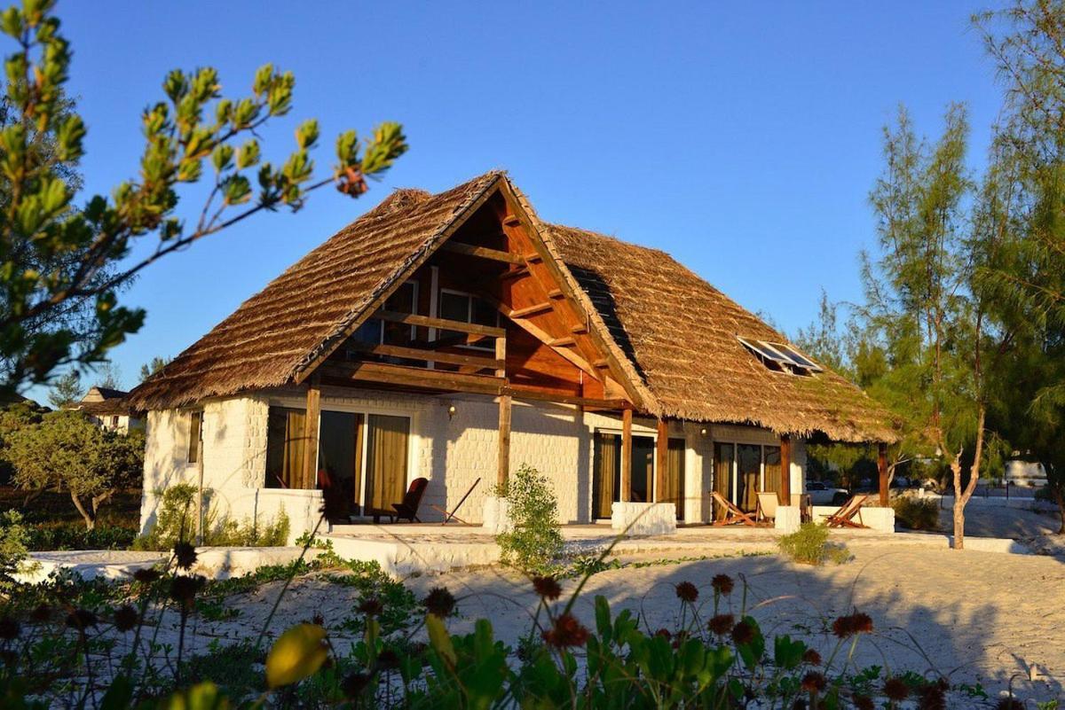 Salary Bay Hotel Tsifota Buitenkant foto